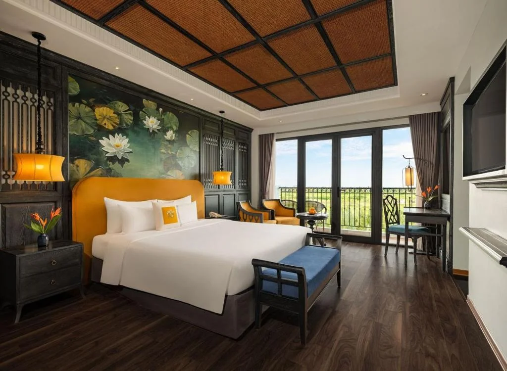 Shining Riverside Hotel & Spa