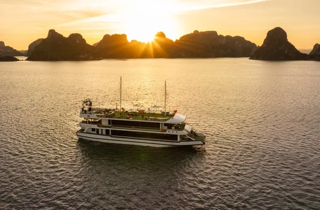 Otis Premium Luxury Day Cruise